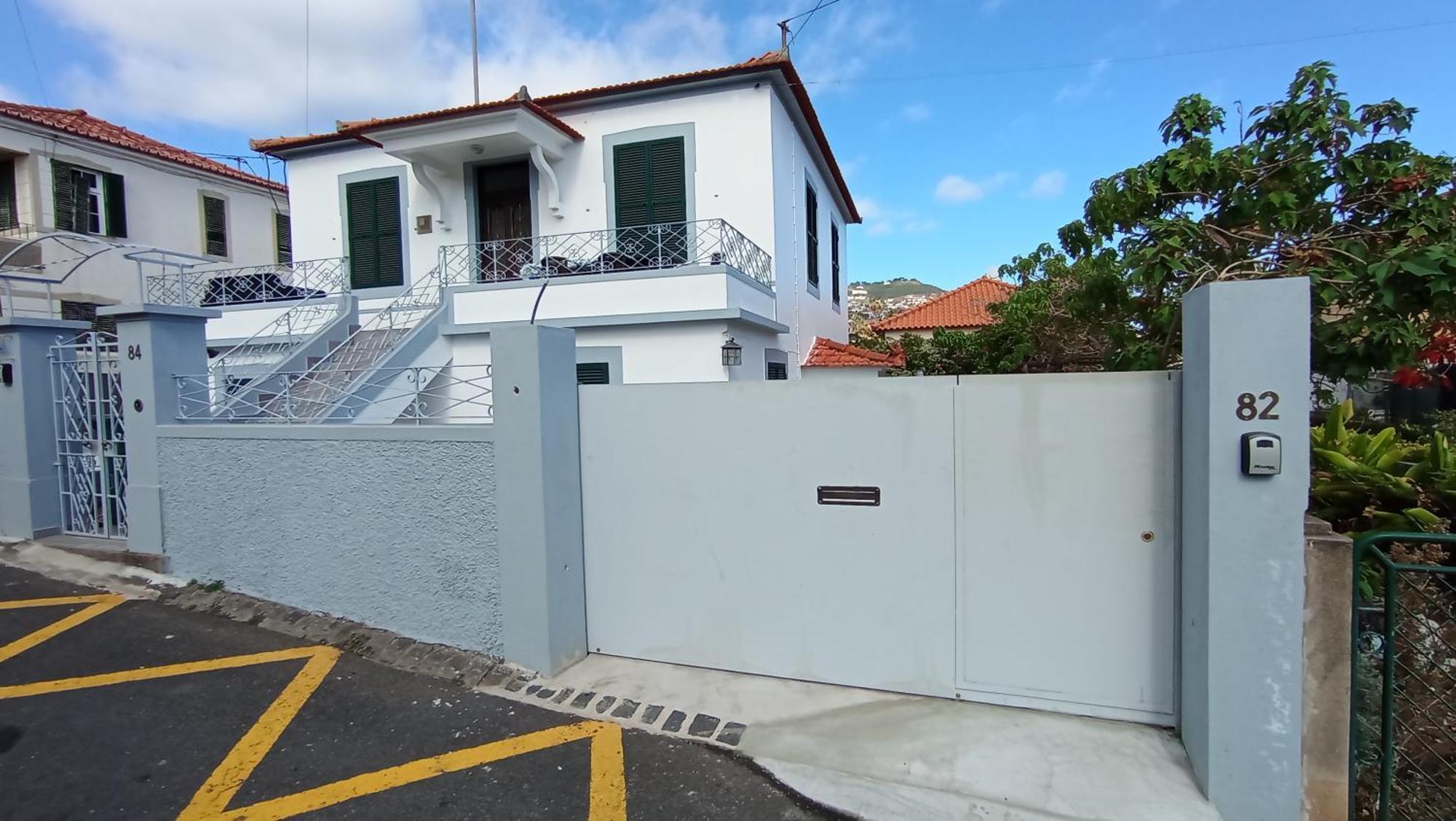 Bus Stop House 82 Funchal  Kültér fotó